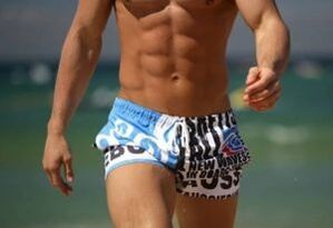 The man in swimming increases the penis gel